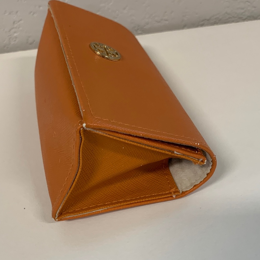 Tory Burch Black Frame Sunglasses with Orange Logo Case - Picture 10 of 13